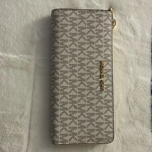 Michael Kors Jet Set wallet